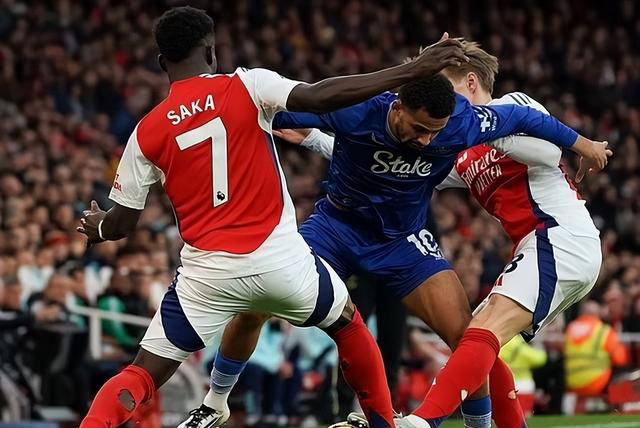 足球报：梅州客家经济困难无法妥善解决，也没总经理主持局面（足球报：梅州客家财务困局难解，且无总经理统筹大局）