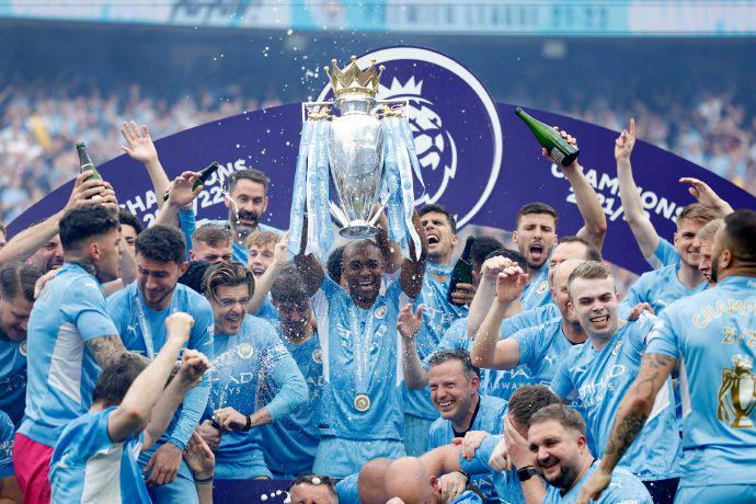 李玮洒成为首位获OPBF金腰带的中国女子拳手，多次在国际赛场取得胜利，正式转型为职业拳击选手。（李玮洒斩获OPBF金腰带成中国女拳第一人，多次在国际赛场告捷并正式转型职业拳手）