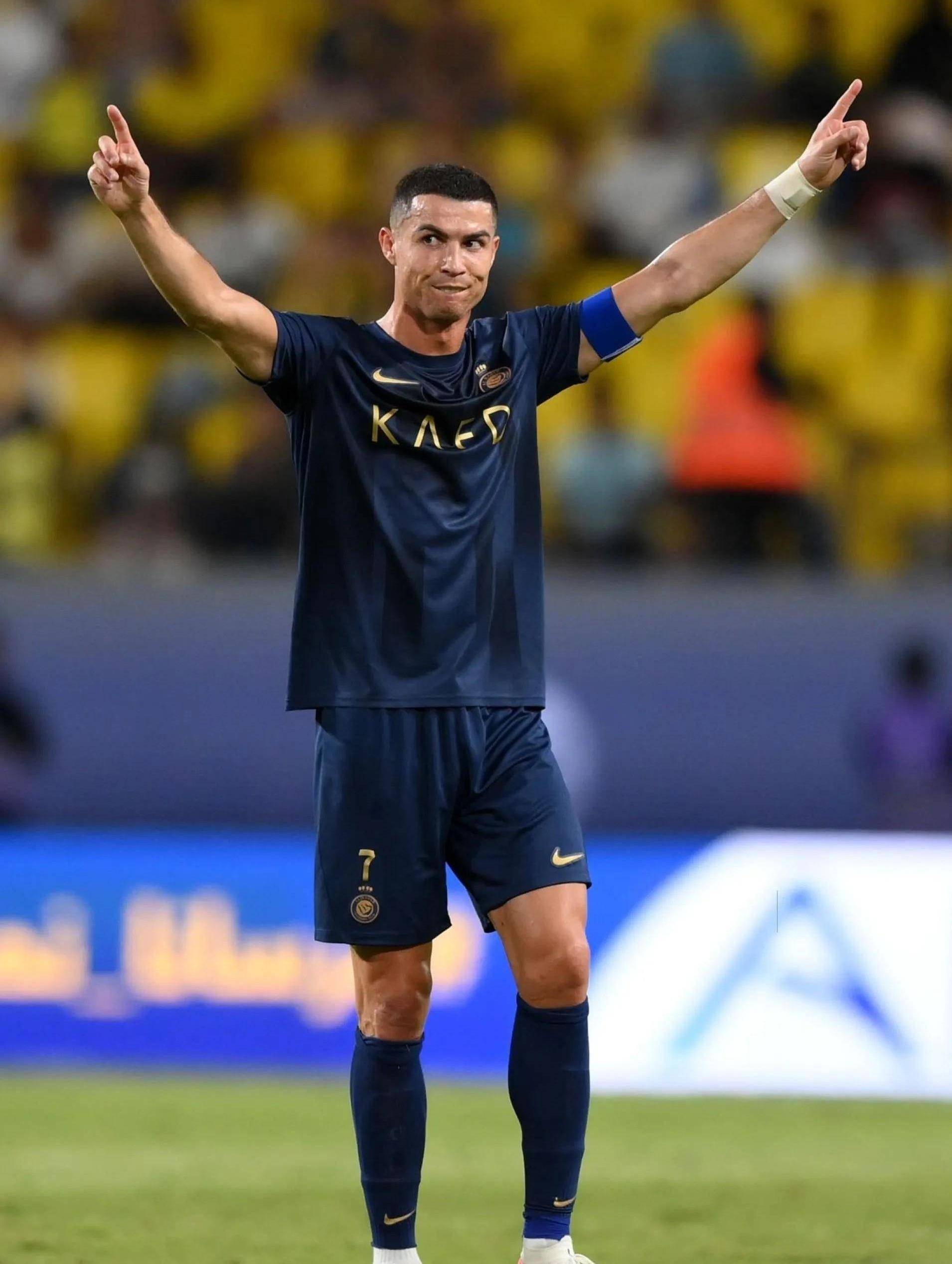 王燊超同款，官方推出直升机游览服务，10分钟行程每人1680元（官方上线直升机观光服务：王燊超同款，10分钟每人1680元）