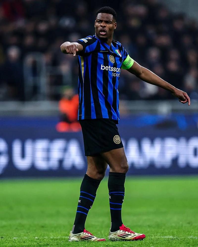 詹姆斯关键三分绝杀