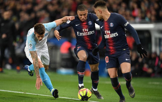 成都球迷怒喷自家球员：球迷和谁有仇你们就输谁，我们要不要脸？（成都球迷怒斥本队球员：球迷和谁结仇你们就输谁，丢不丢人？）