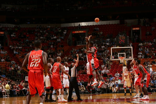 上海海港足球俱乐部举行2025赛季出征仪式（上海海港开启2025赛季征程，出征仪式启幕）