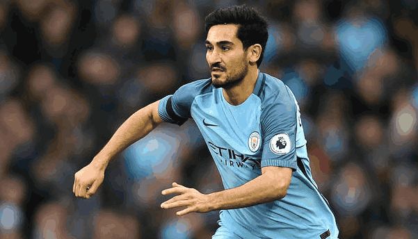 另一个半球的思念，奥斯卡晒出在家观看海港亚冠比赛照片（远隔半球仍心系海港，奥斯卡在家观战亚冠晒照）