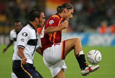 法尔克：于帕优先考虑与拜仁续约，也会考虑巴黎和皇马（法尔克：于帕首选与拜仁续约，同时考虑巴黎与皇马）