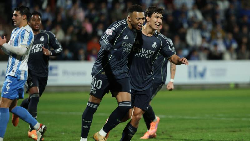 深圳新鹏城主帅陈涛观战曼城比赛，明日与城市集团同事会面（深圳新鹏城主帅陈涛现身曼城赛场，明日将与城市集团同事会晤）